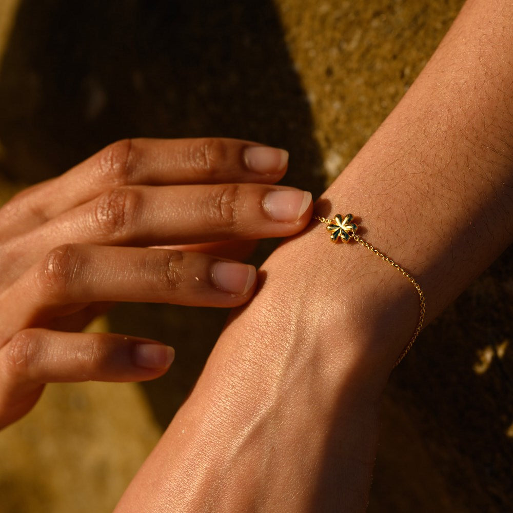 Elegant Floral Gold Chain Bracelet