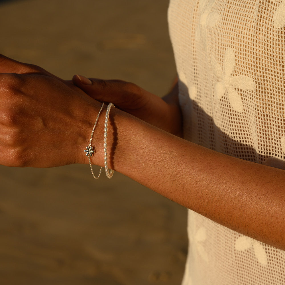 Elegant Floral Gold Chain Bracelet