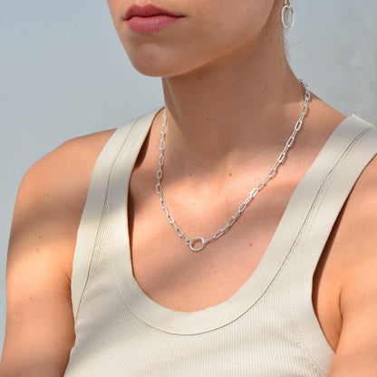 Elegance in 18K Gold: Paperclip Chain Necklace 4