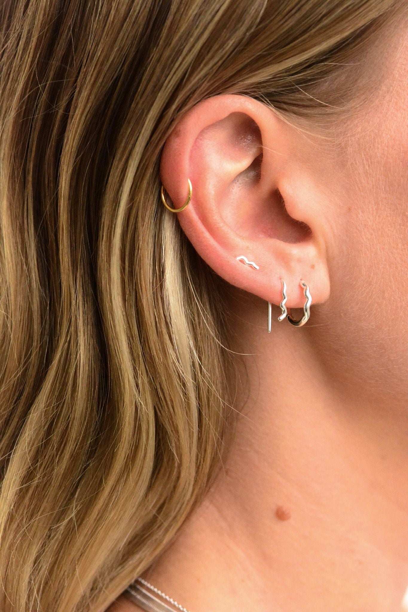 Classic Silver Wave Stud Earrings 2