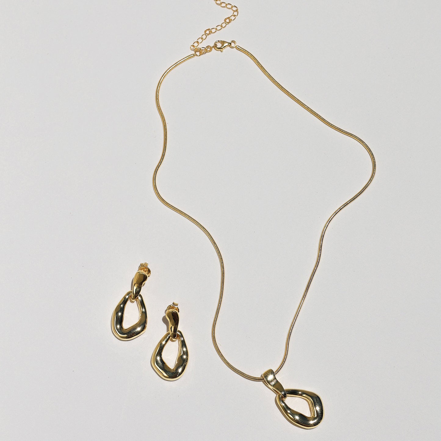 Golden Elegance Drop Pendant Necklace 5