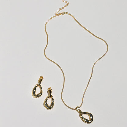 Golden Elegance Drop Pendant Necklace 5