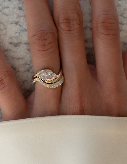 Solitaire Rapture & Pave Band- Oval Lab Grown Diamond Bridal Set