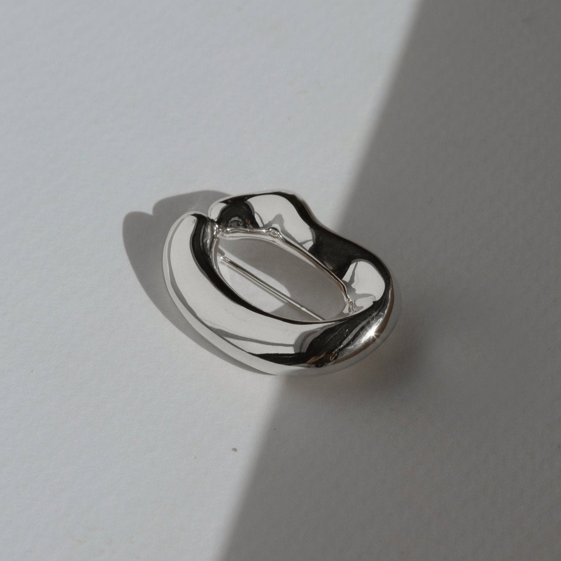 Simple Curve Hoop Earrings 3