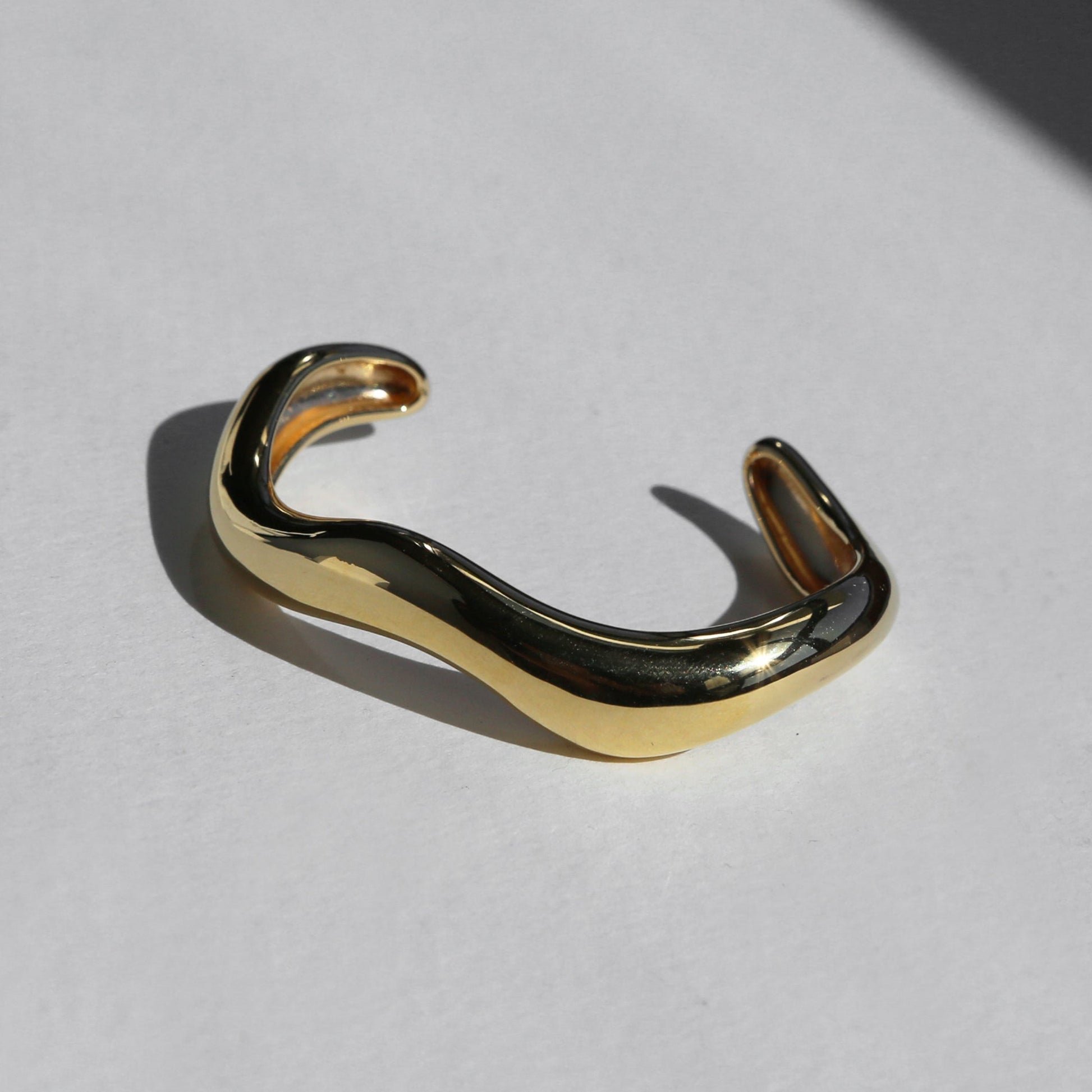 Elegant Wave Gold Bangle Bracelet 3