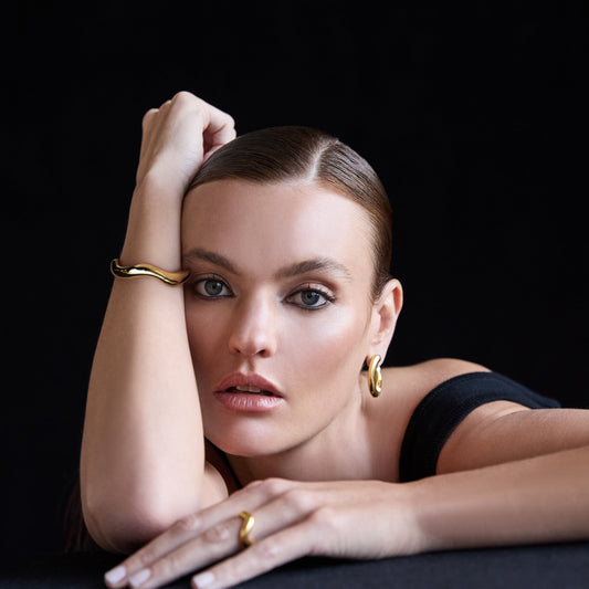Golden Wavy Elegance Wedding Band 2