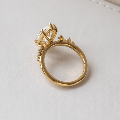 Solitaire-Oval Lab Grown Diamond Engagement Ring