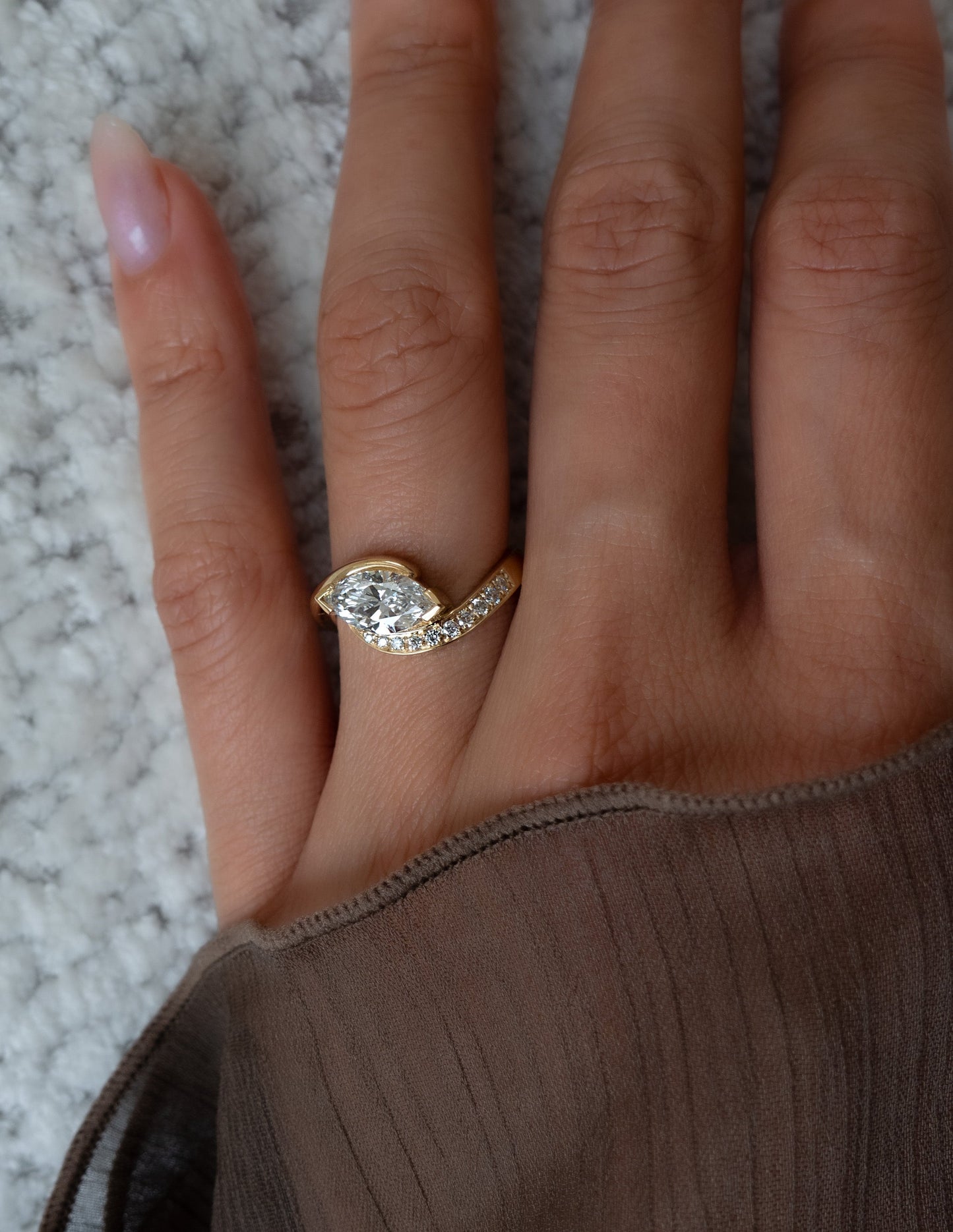 Solitaire-Oval Lab Grown Diamond Engagement Ring