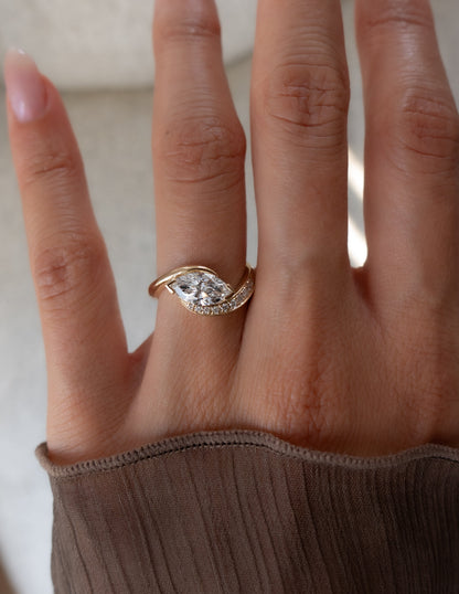 Solitaire-Oval Lab Grown Diamond Engagement Ring