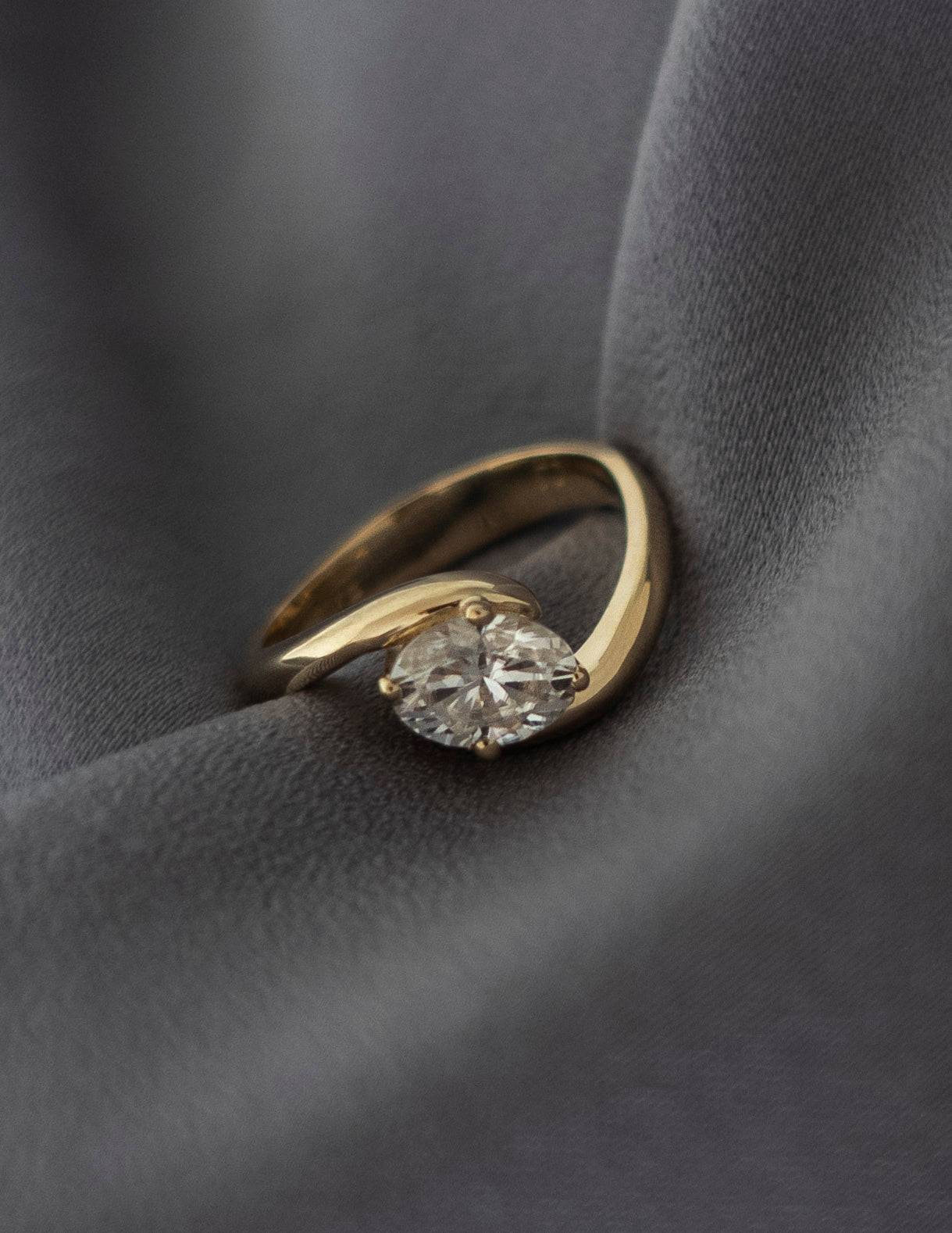 Solitaire-Oval Lab Grown Diamond Engagement Ring