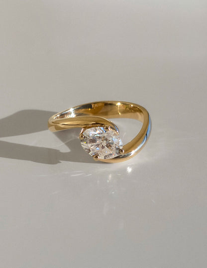 Solitaire-Oval Lab Grown Diamond Engagement Ring