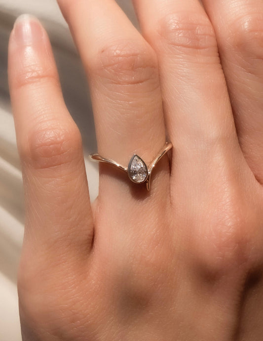 Solitaire-Oval Lab Grown Diamond Engagement Ring
