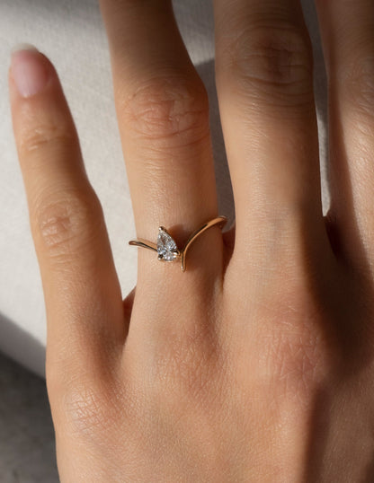 Solitaire-Oval Lab Grown Diamond Engagement Ring