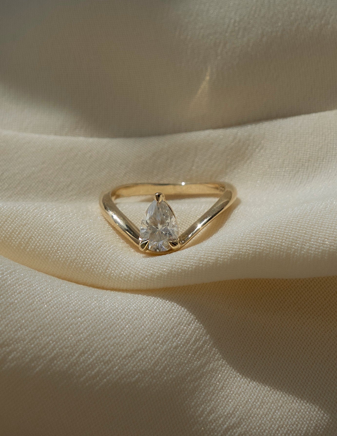 Solitaire-Oval Lab Grown Diamond Engagement Ring