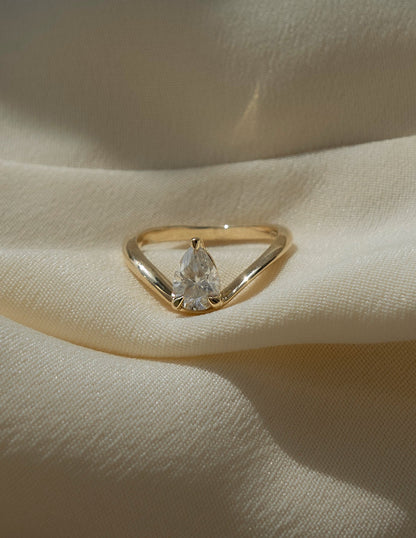 Solitaire-Oval Lab Grown Diamond Engagement Ring
