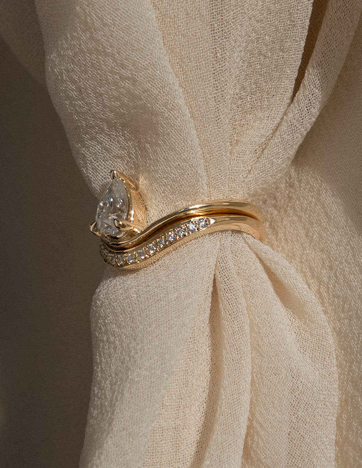 Solitaire Rapture & Pave Band- Oval Lab Grown Diamond Bridal Set