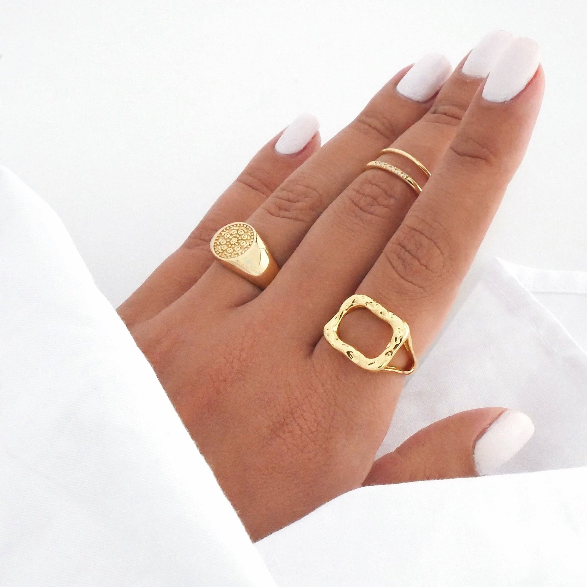 Radiant Rounds: Signet Ring 14