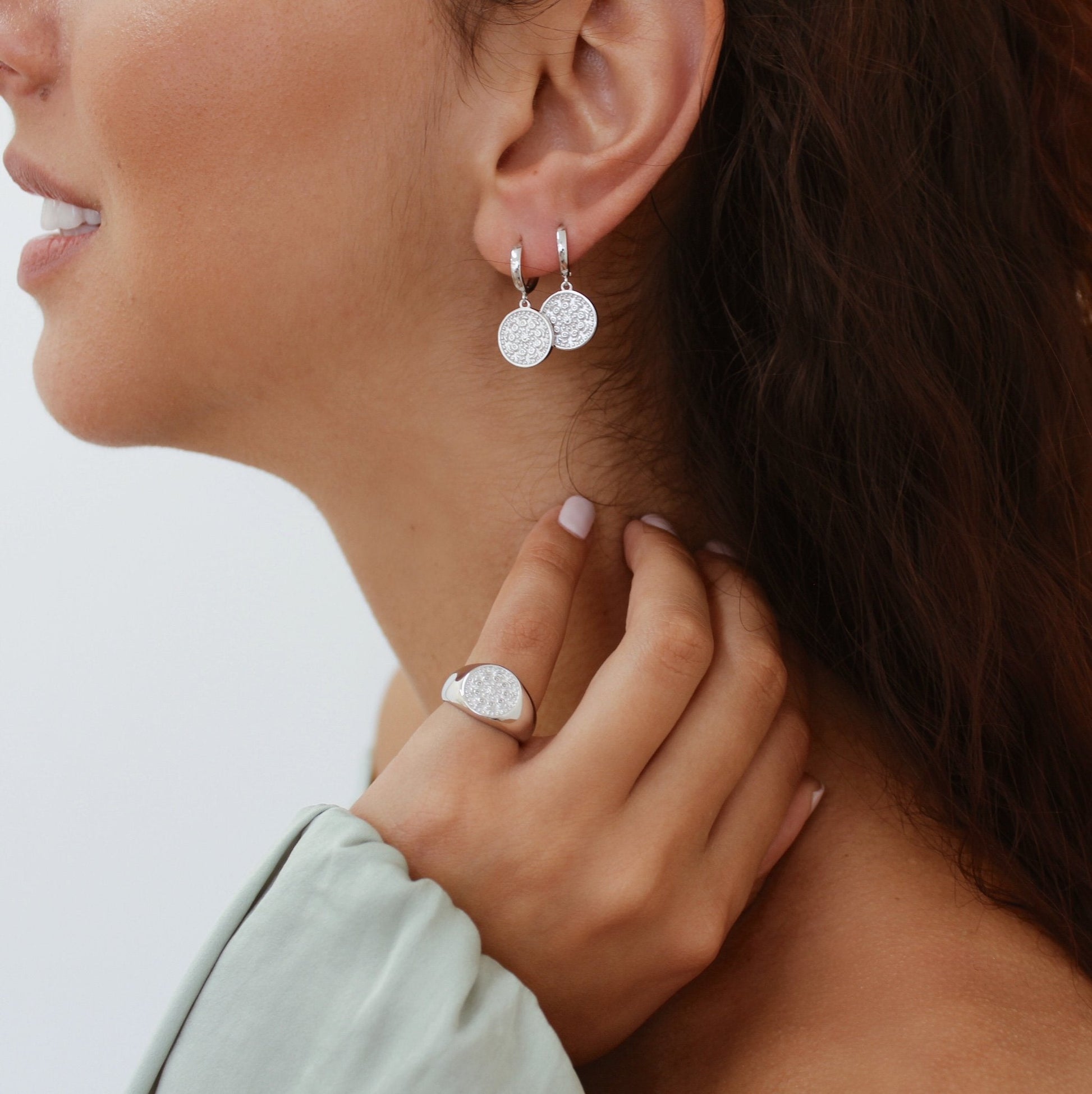Radiant Rounds: Signet Ring 4