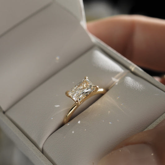 Solitaire-Oval Lab Grown Diamond Engagement Ring