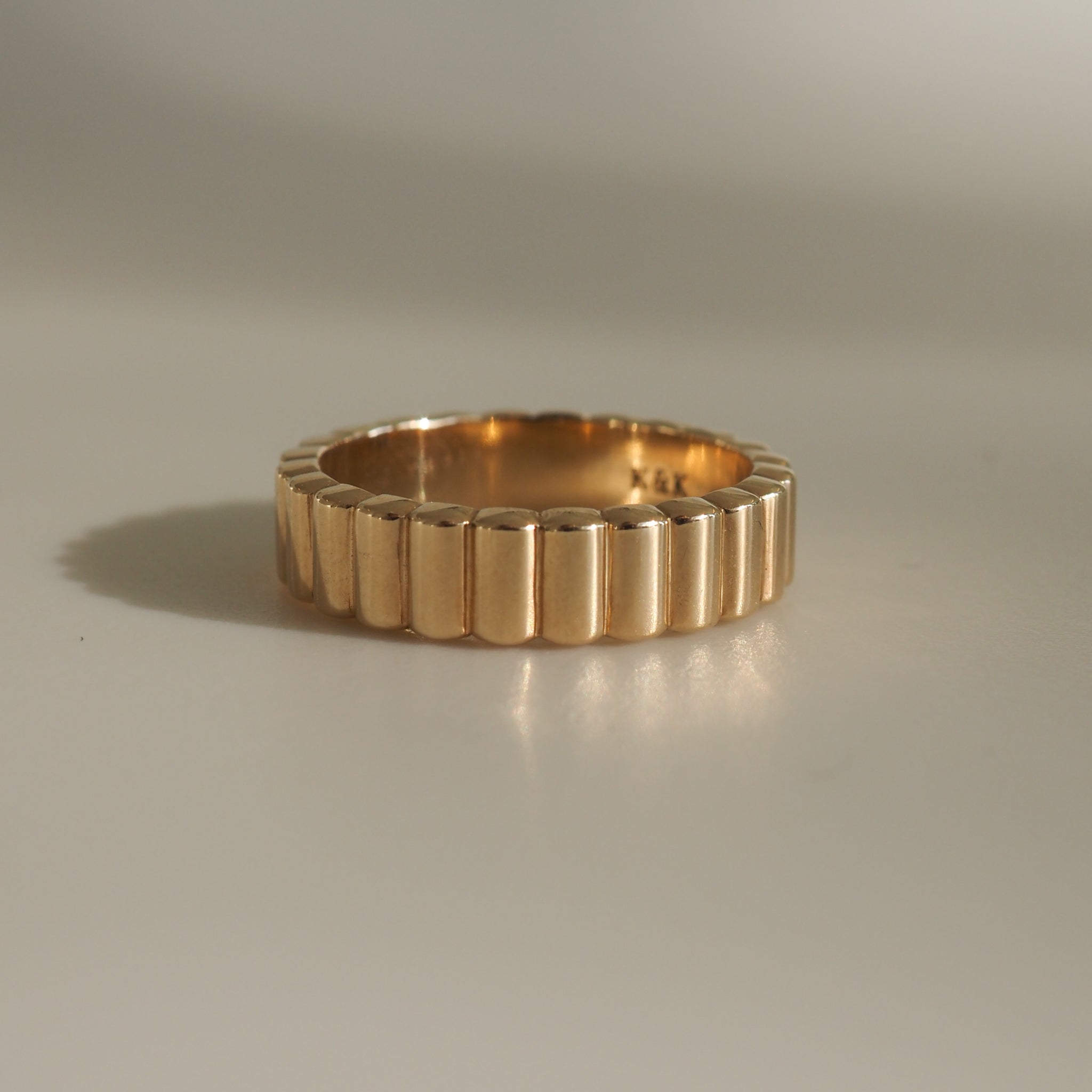 Timeless Ribbed Gold Wedding Band for Her 1