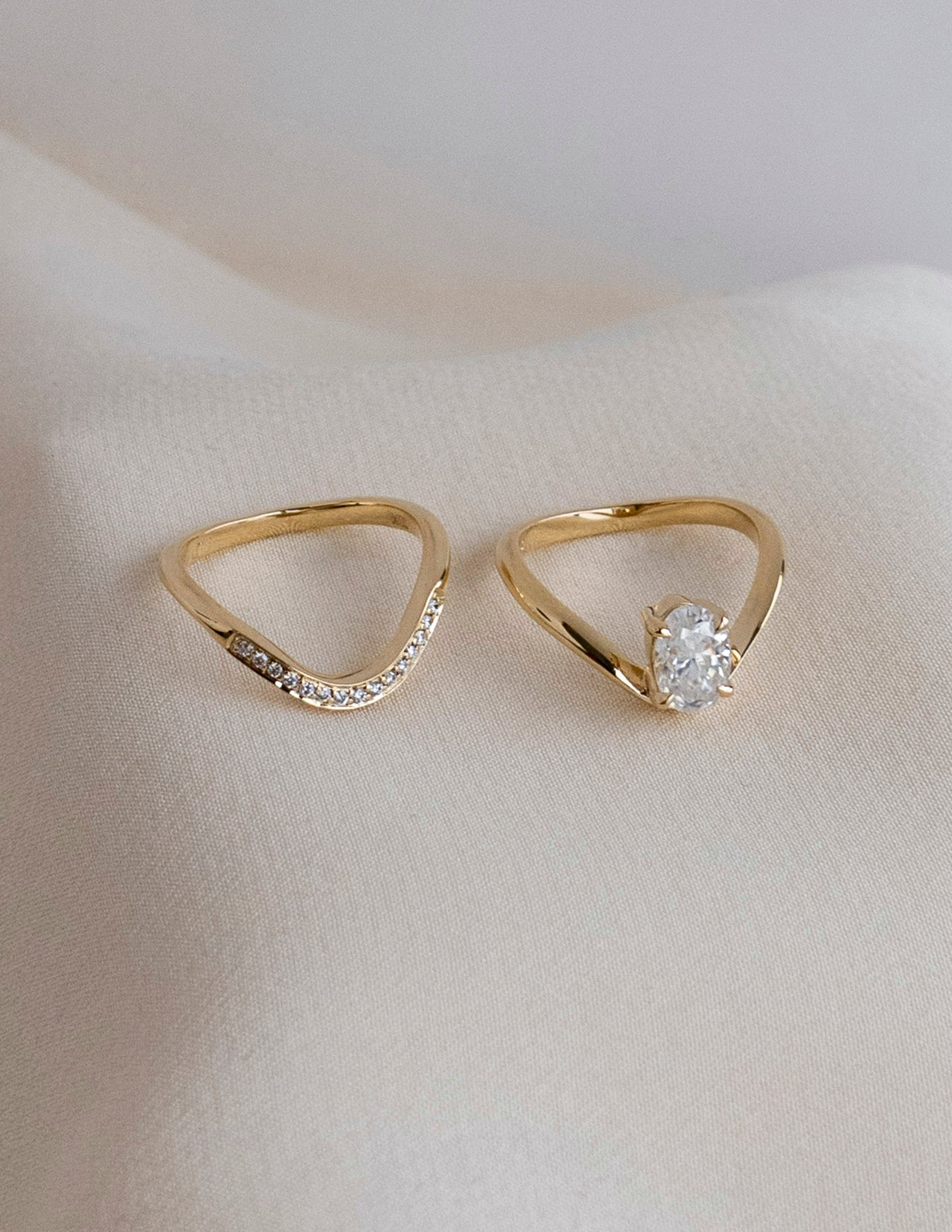 Solitaire Rapture & Pave Band- Oval Lab Grown Diamond Bridal Set