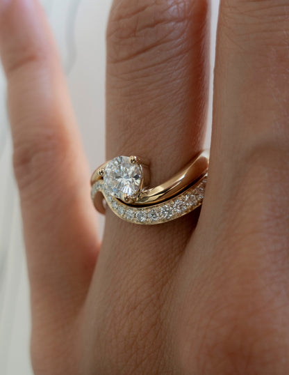 Solitaire Rapture & Pave Band- Oval Lab Grown Diamond Bridal Set