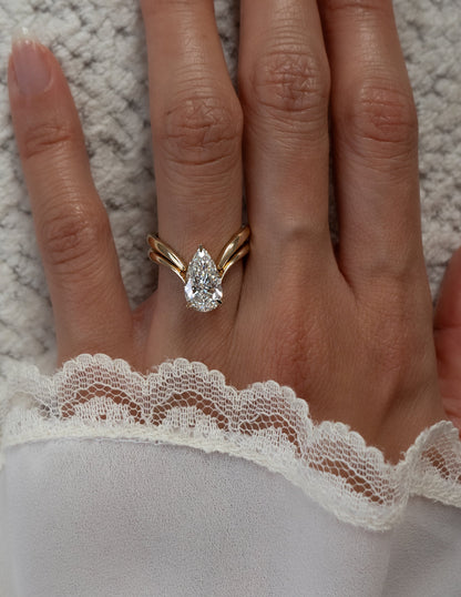 Solitaire Rapture & Pave Band- Oval Lab Grown Diamond Bridal Set