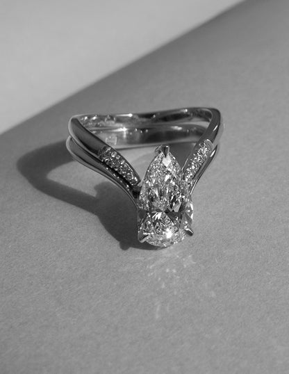 Solitaire Rapture & Pave Band- Oval Lab Grown Diamond Bridal Set