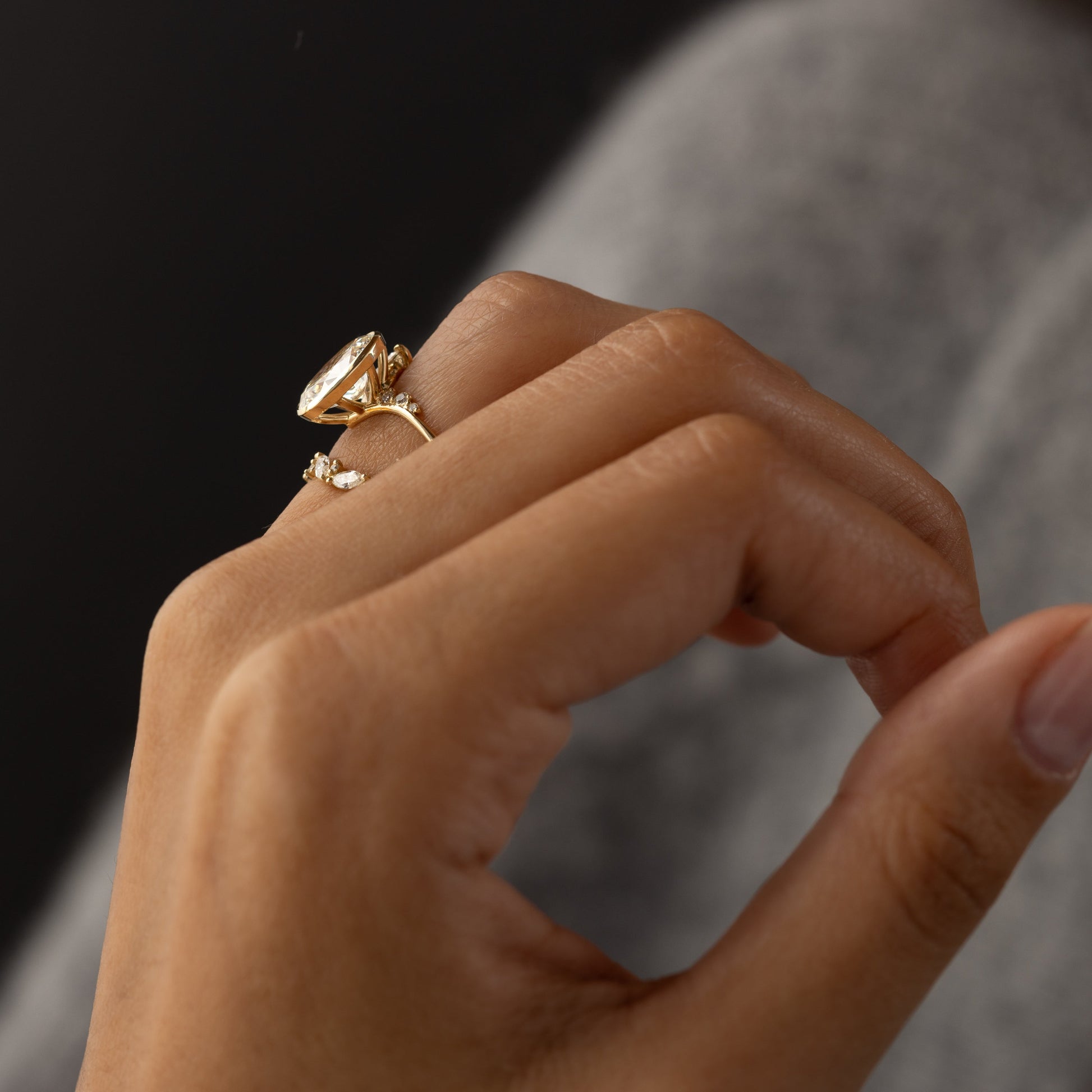 Bezel Dainty Style-Oval Lab Grown Diamond Engagement Ring
