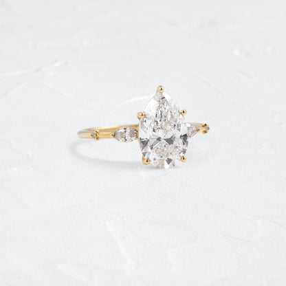 Solitaire-Oval Lab Grown Diamond Engagement Ring