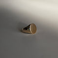 Load image into Gallery viewer, Men's Oval Signet Ring
