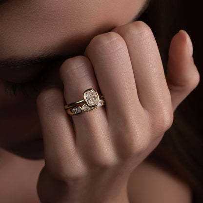 Solitaire- 1.0 CT Oval Moissanite Engagement Ring