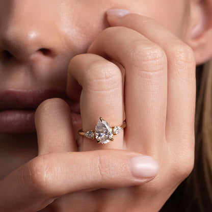 Solitaire-Oval Lab Grown Diamond Engagement Ring
