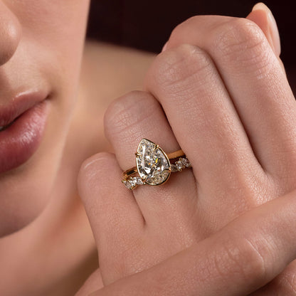 Solitaire-Oval Lab Grown Diamond Engagement Ring