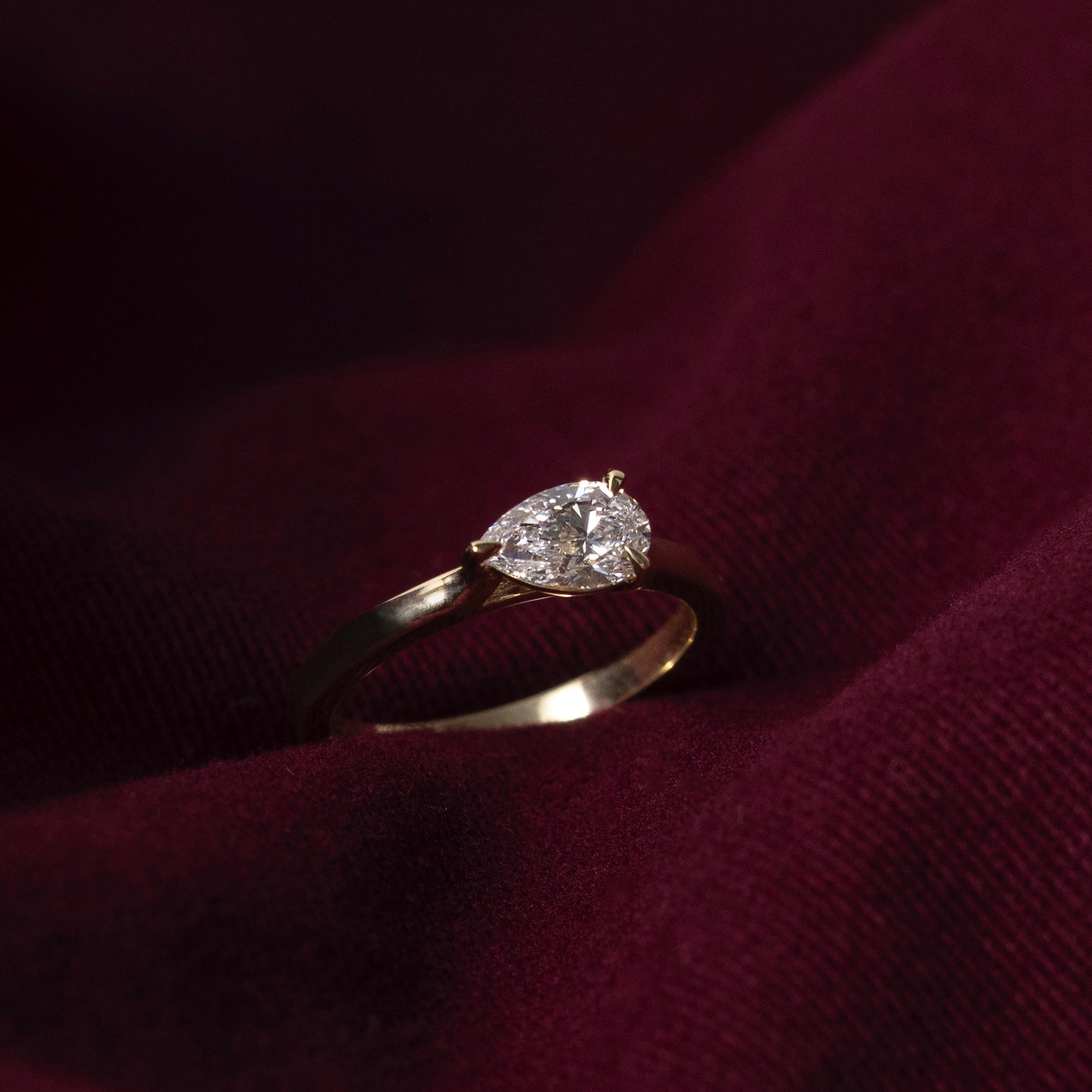 Solitaire- 1.0 CT Oval Moissanite Engagement Ring