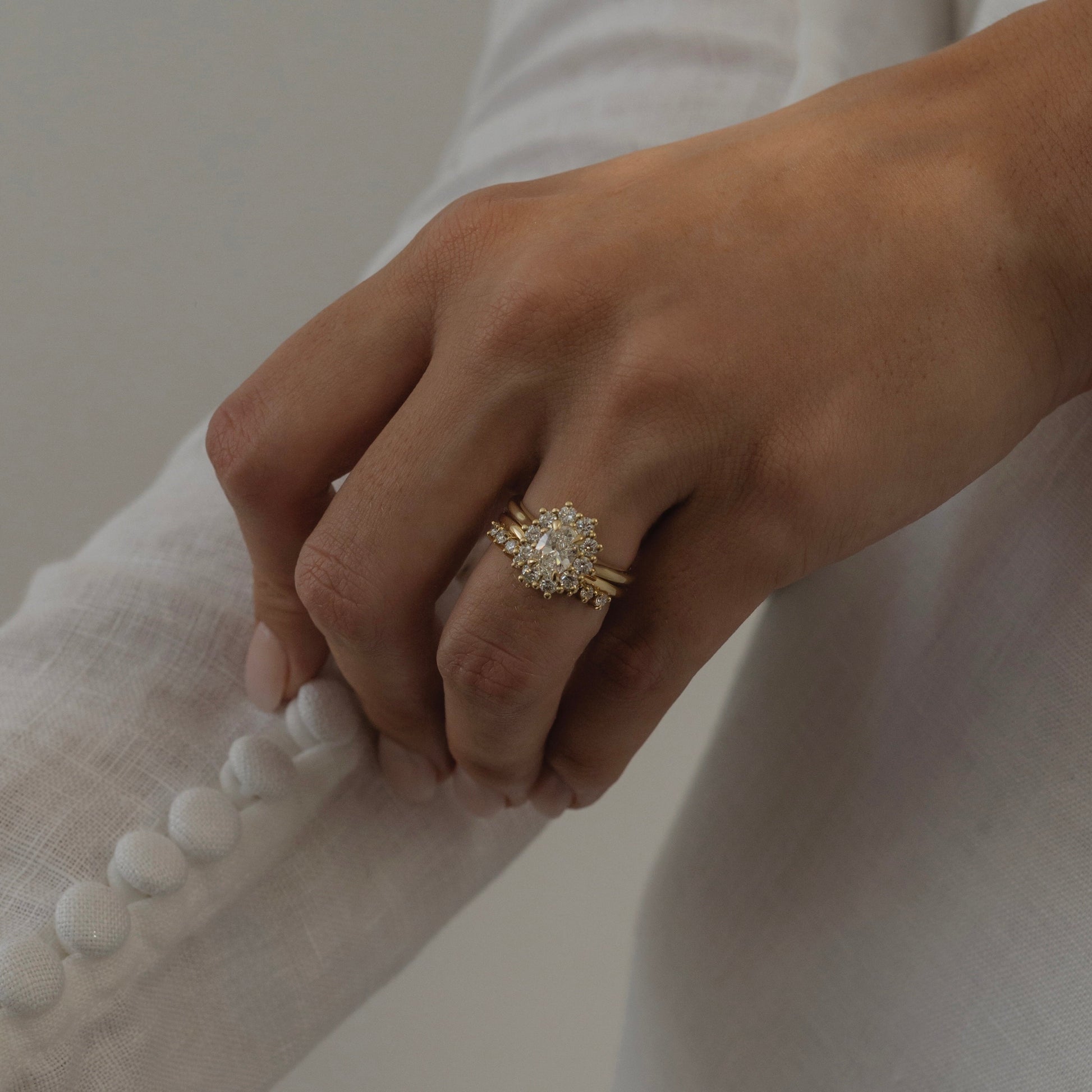 Solitaire-Oval Lab Grown Diamond Engagement Ring
