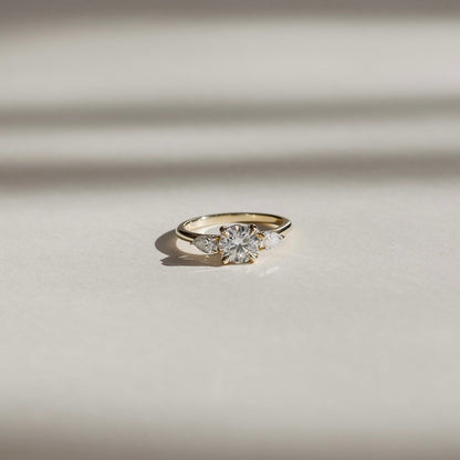 Solitaire-Oval Lab Grown Diamond Engagement Ring