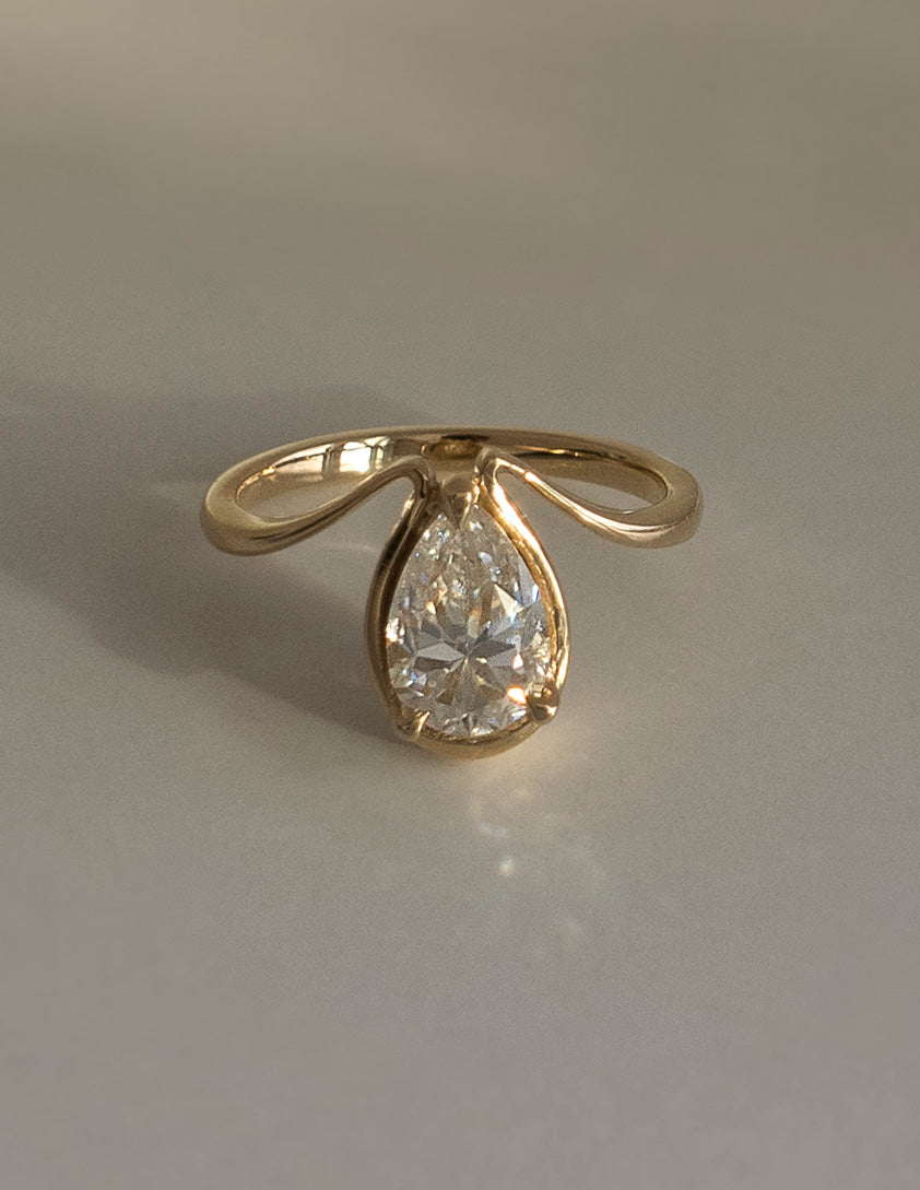 Solitaire-Oval Lab Grown Diamond Engagement Ring