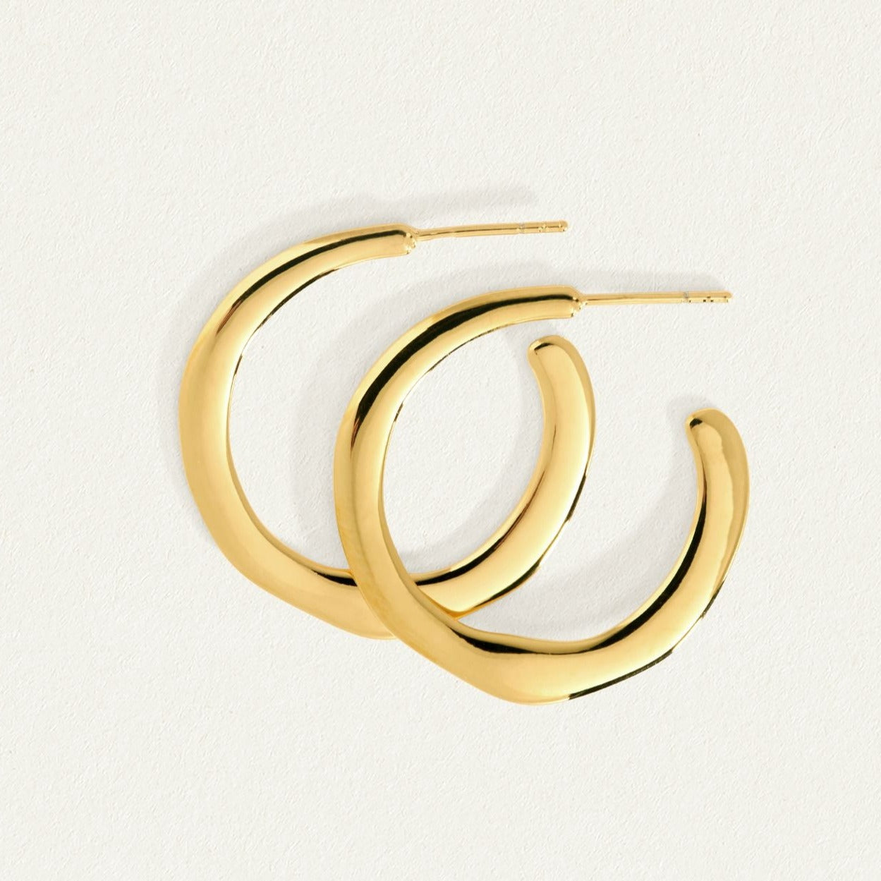 Elegantly Styled Solid Gold Hoop Earrings 3