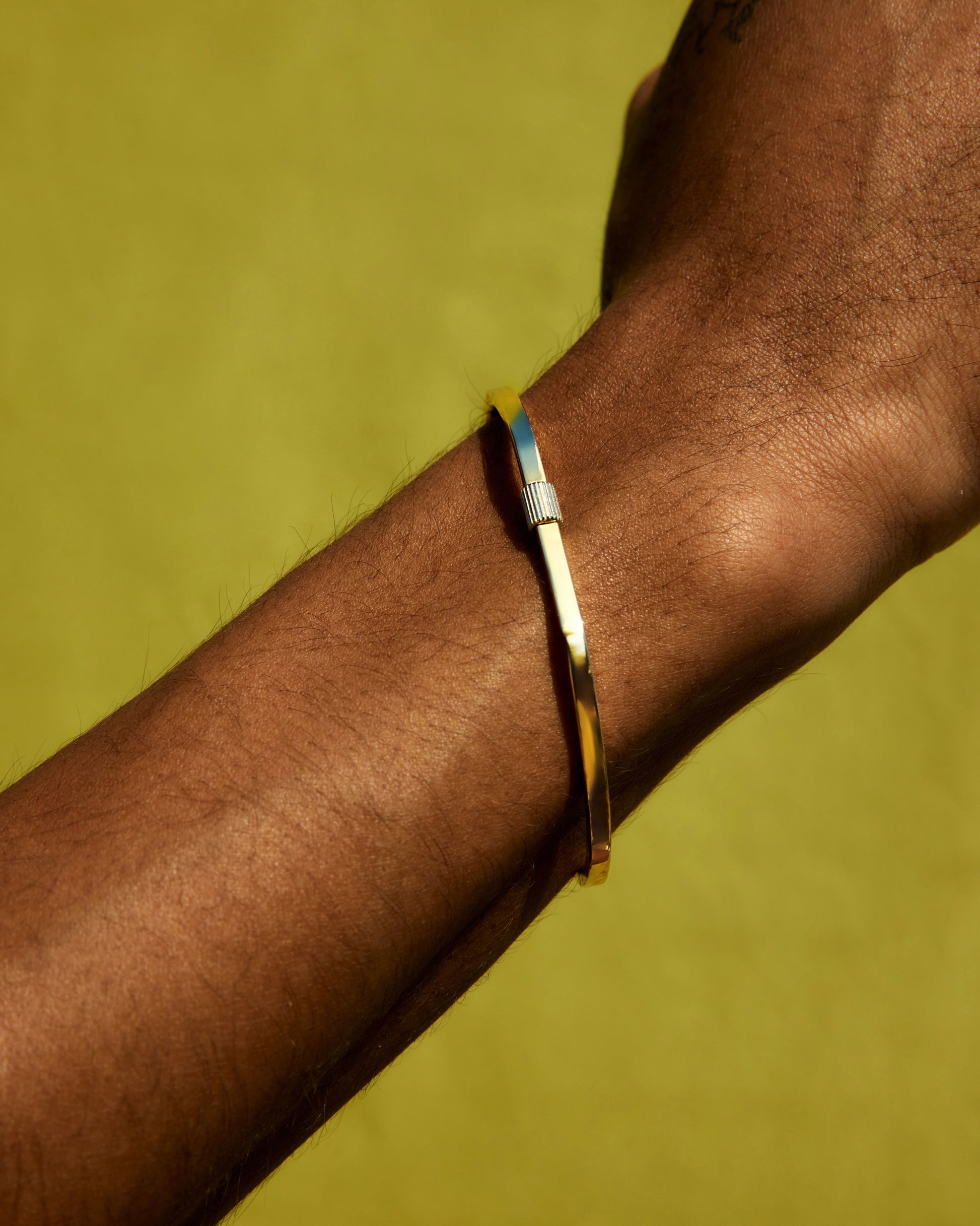 Elegant Textured Gold Oval Bracelet 2