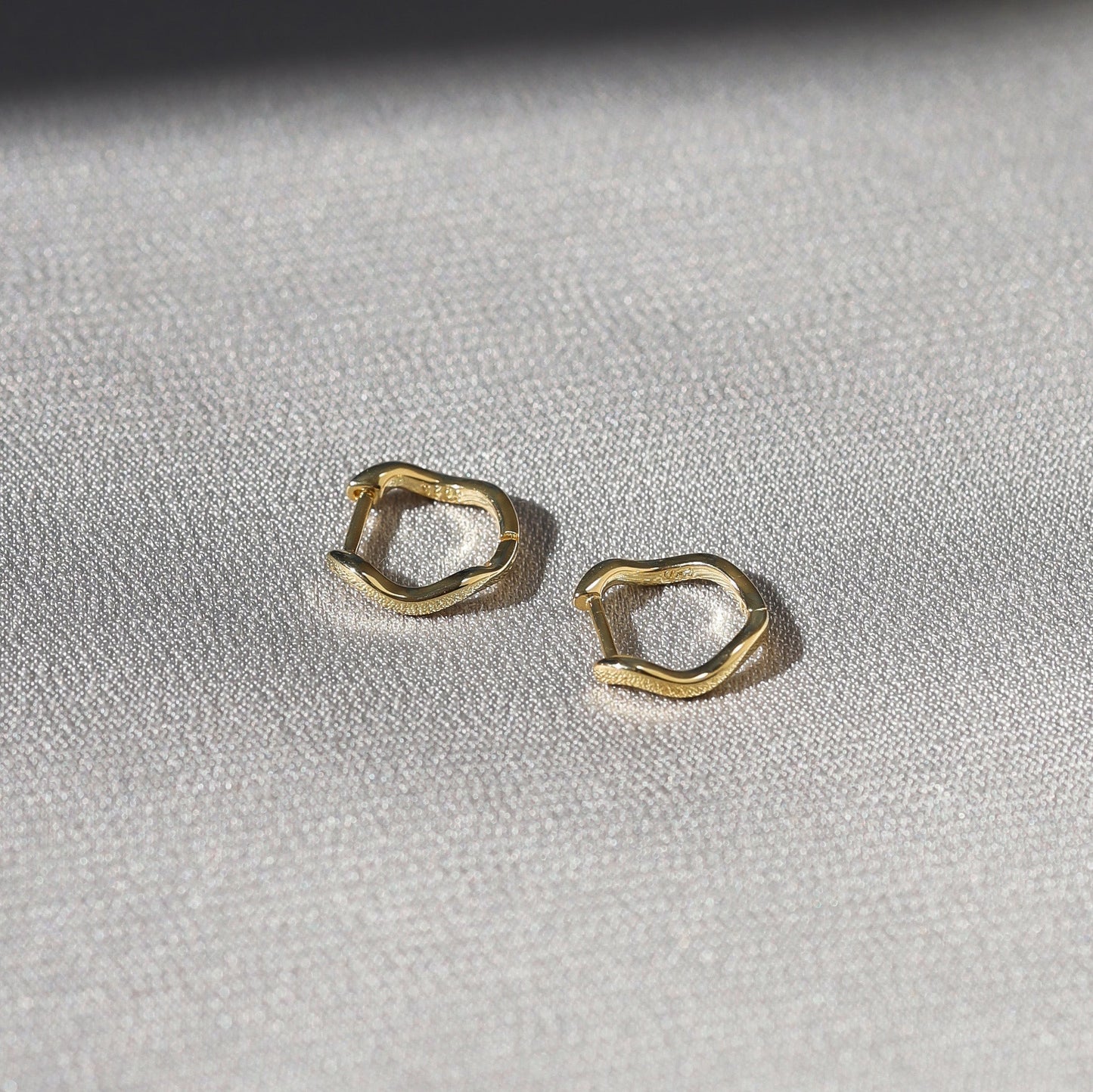 Gold Verve Wave Hoop Earrings 4