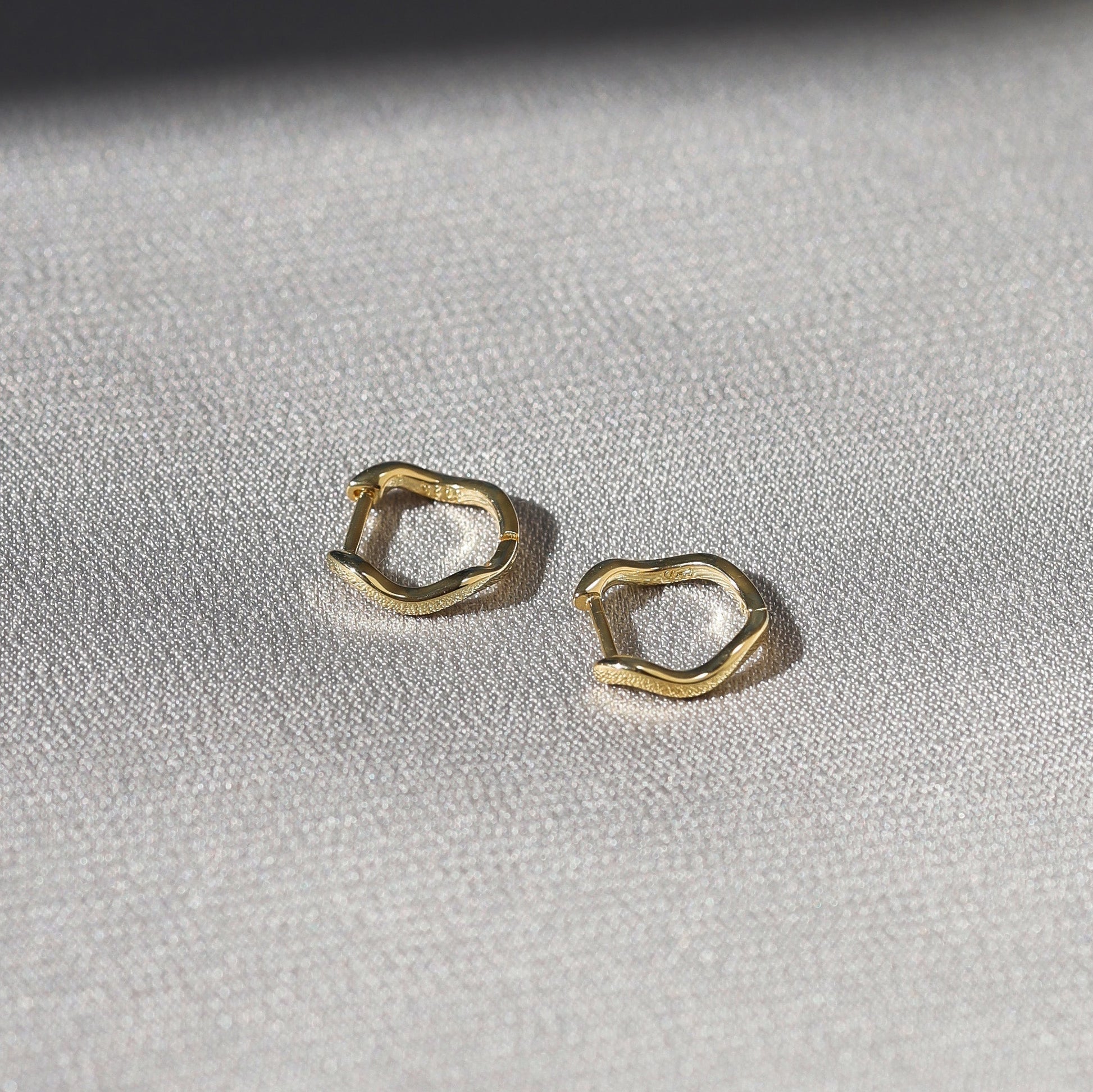 Gold Verve Wave Hoop Earrings 4
