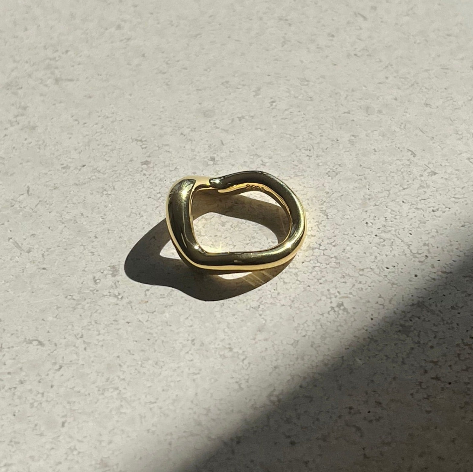 Golden Wavy Elegance Wedding Band