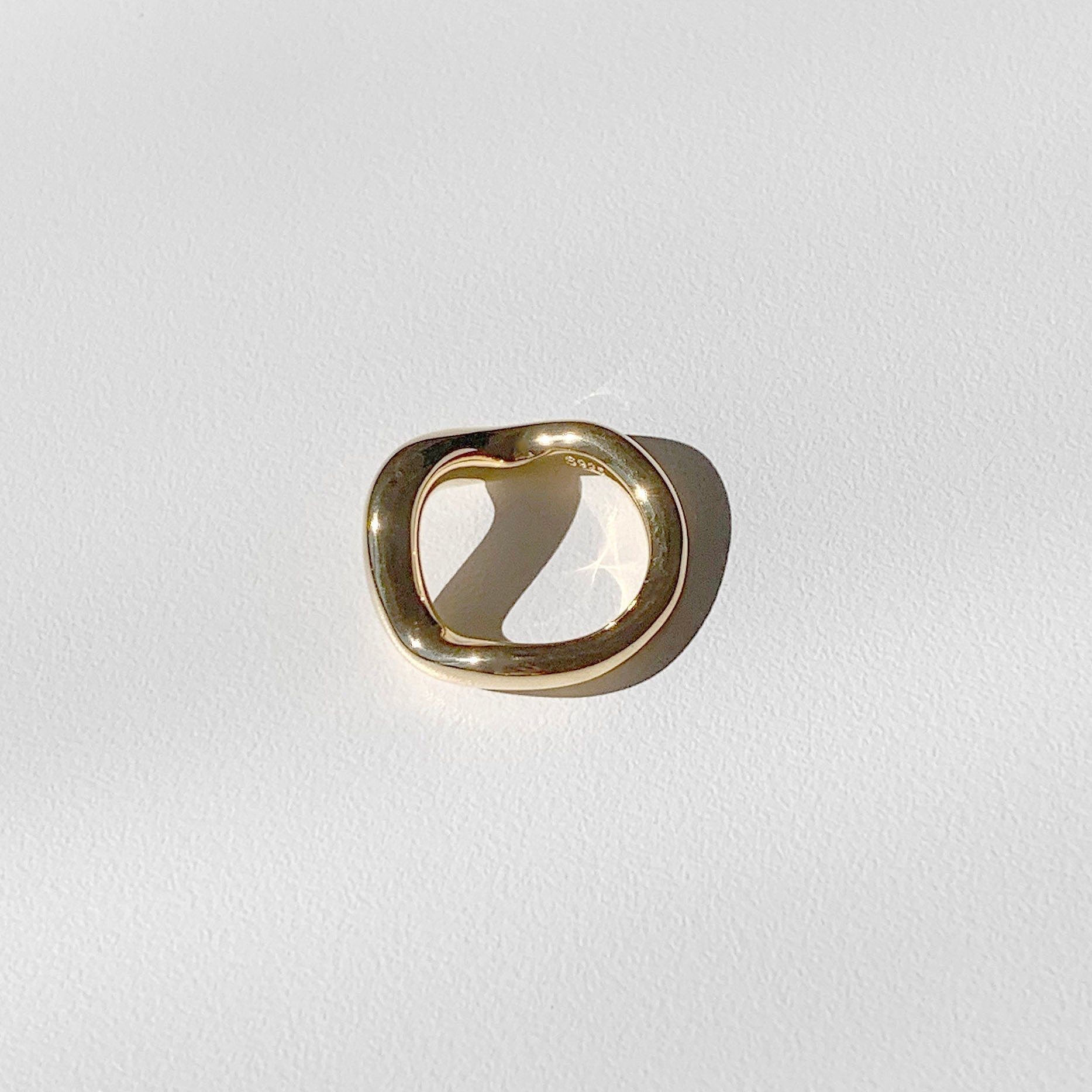 Golden Wavy Elegance Wedding Band