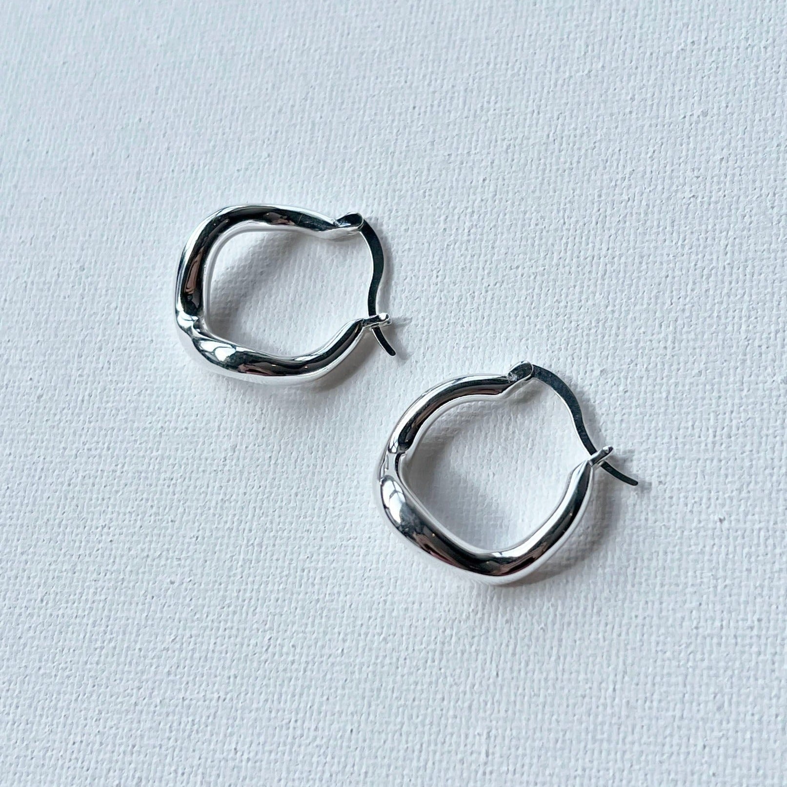 Uneven Round Hoop Earrings