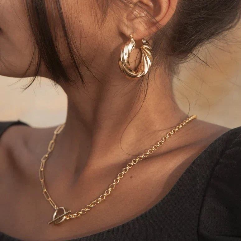 Elegant Harlow Gold Circle Chain Necklace 3