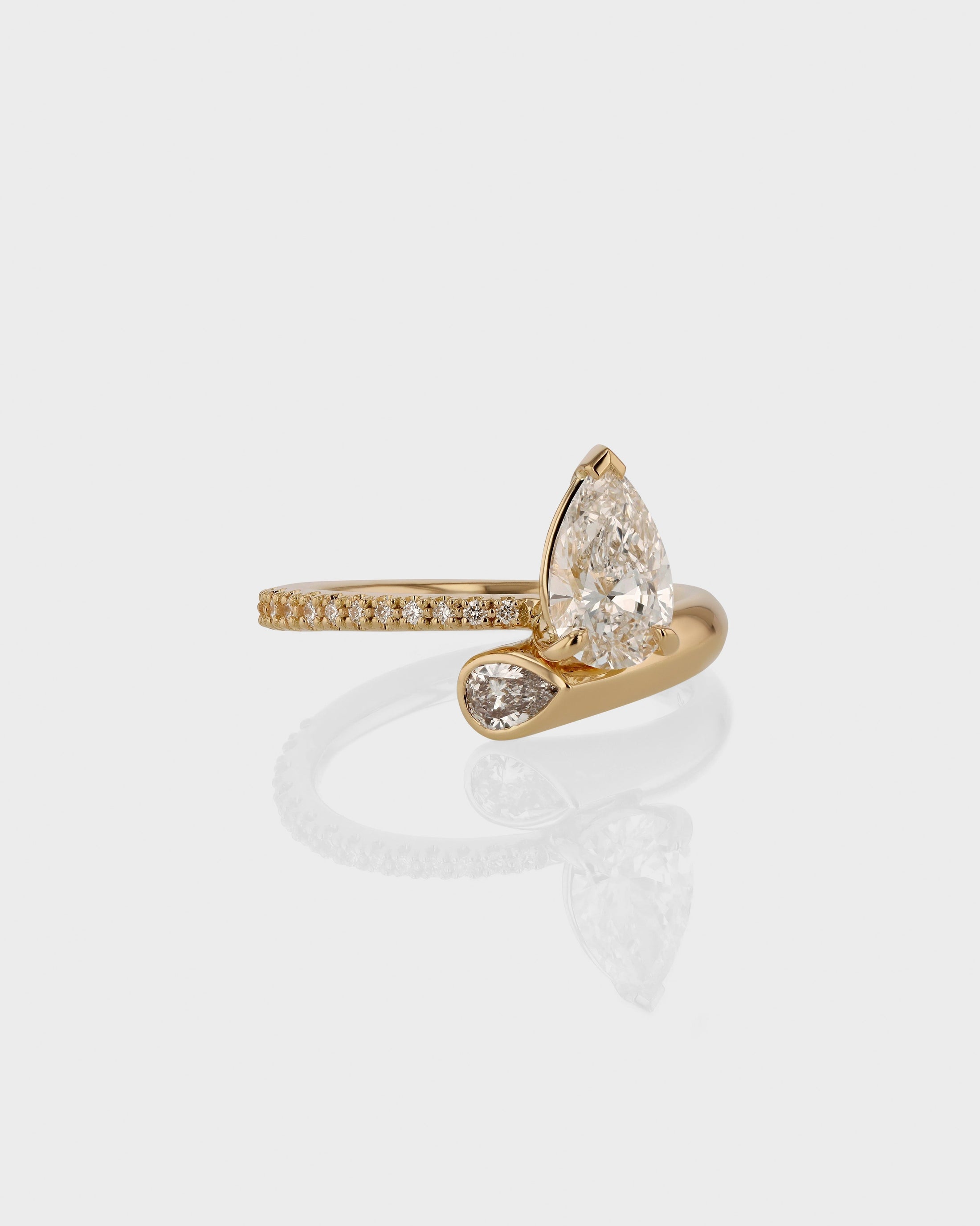 1.0 CT Pear Lab Grown Diamond Swirl Gold Engagement Ring