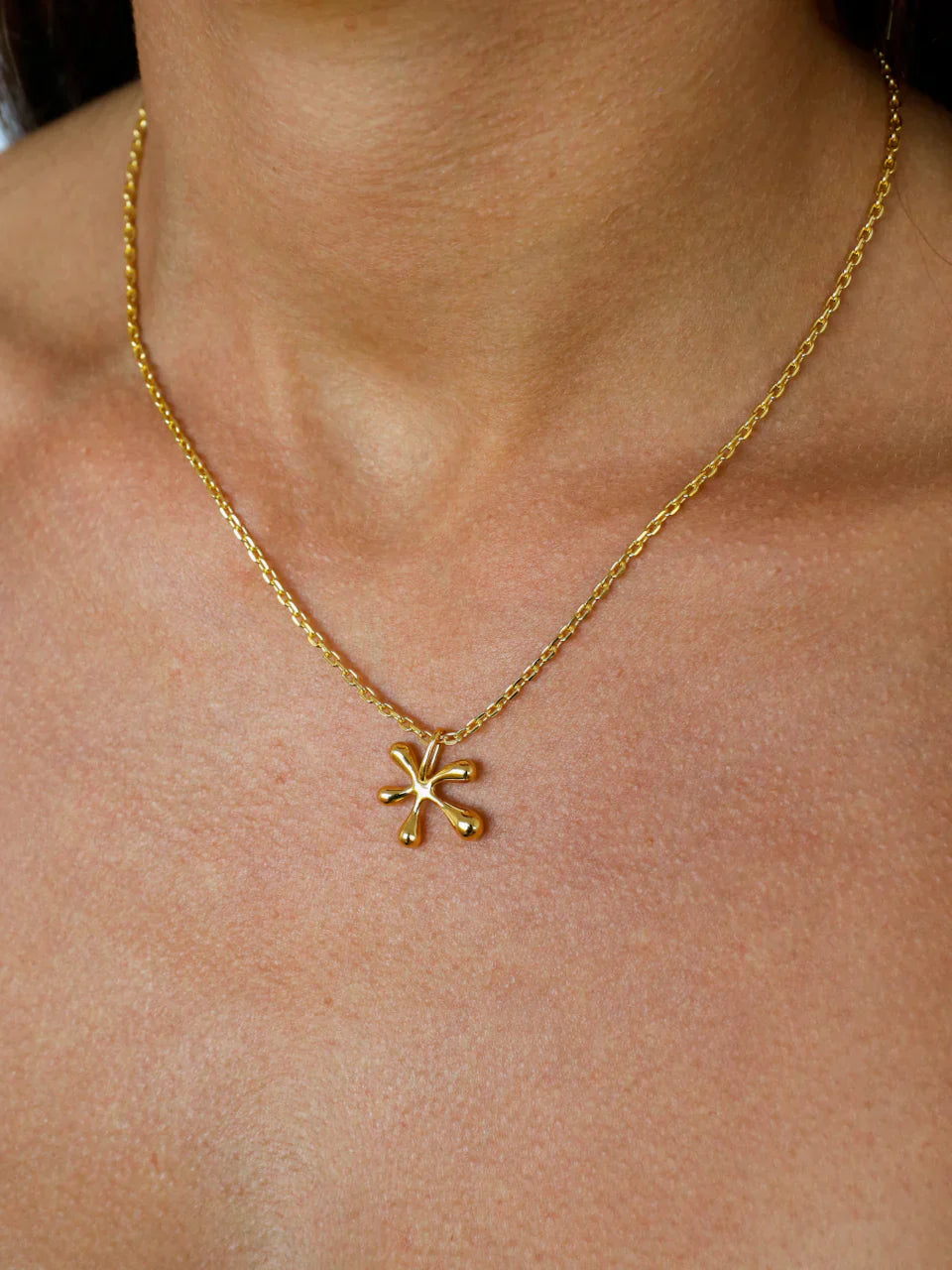 Floral Shaped Pendant Necklace 2