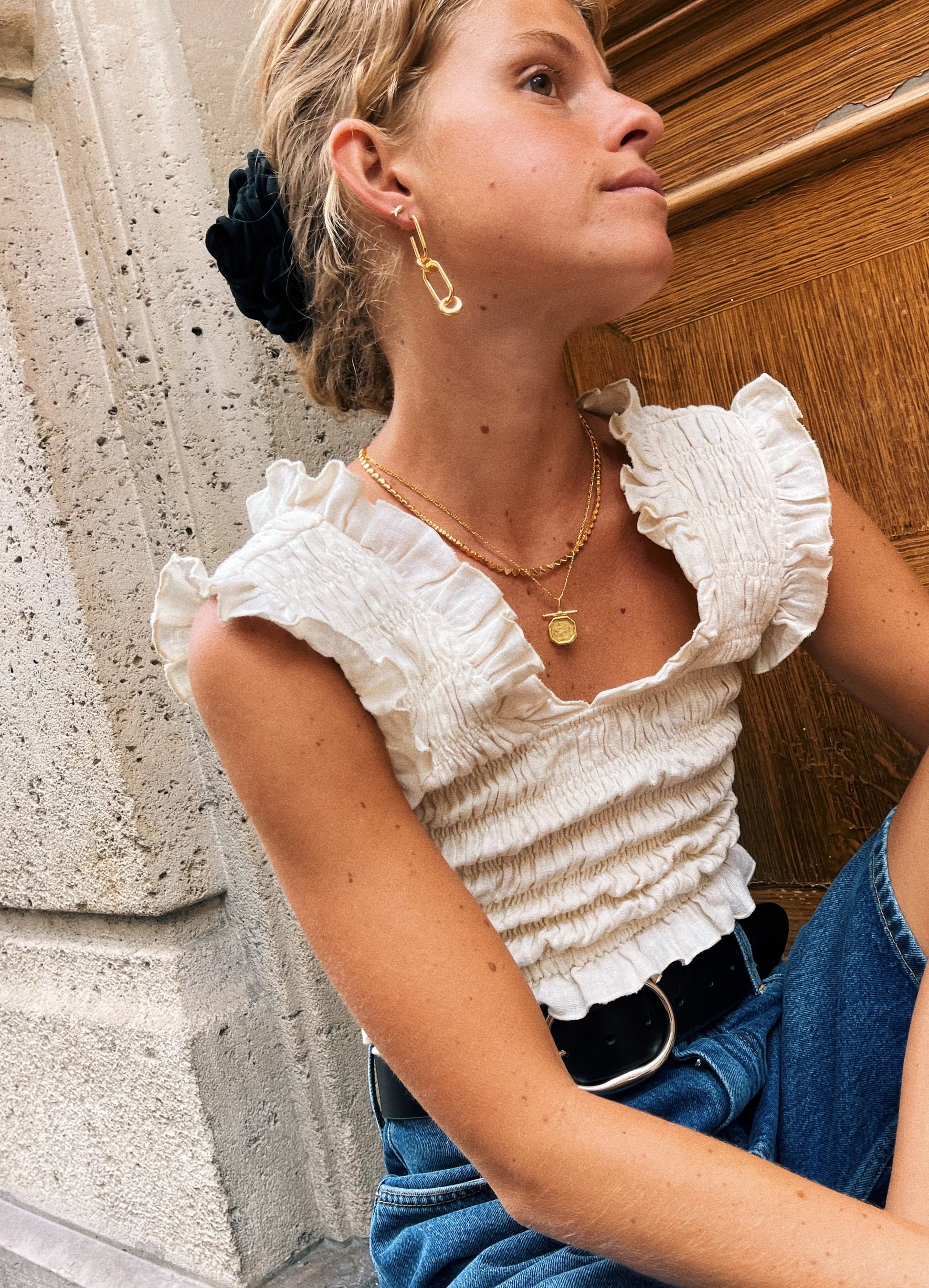 Golden Link Elegance: Elongated Statement Earrings 4
