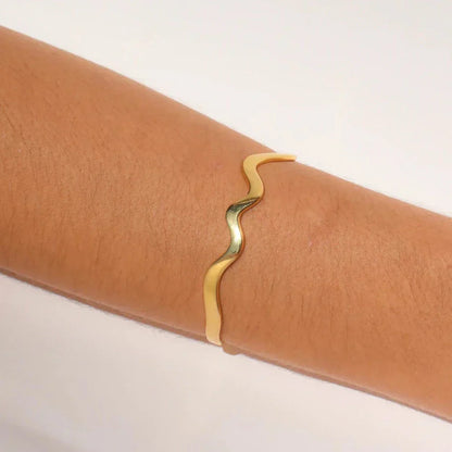 Elegant Wave Gold Open Cuff Bracelet 2